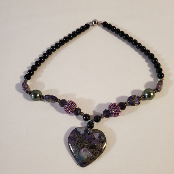 Heart Shaped Pendant Necklace - Picture 3 of 4
